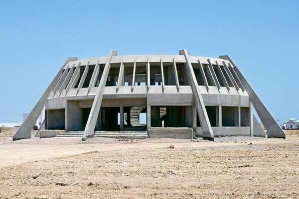 Abandoned hotel in the Sinai desert, photographed by Haubitz + Zoche