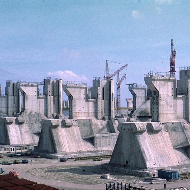 The Delta Works, The Oosterscheldekering