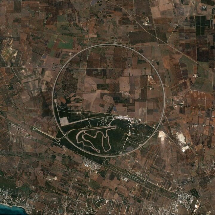 The Nardò Ring, a Curved Geoglyph in the Italian Landscape