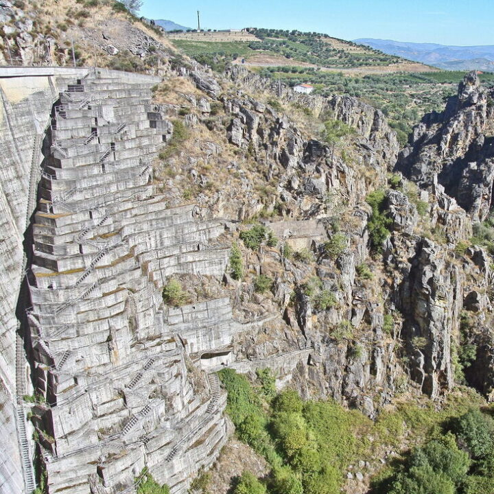 Barragem de Varosa, a Dam Between Rock and Concrete