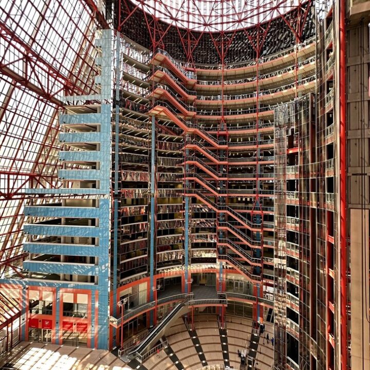 James R. Thompson Center, Helmut Jahn