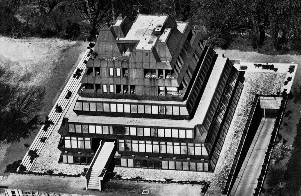 Ferrohaus Zurich Justus Dahinden