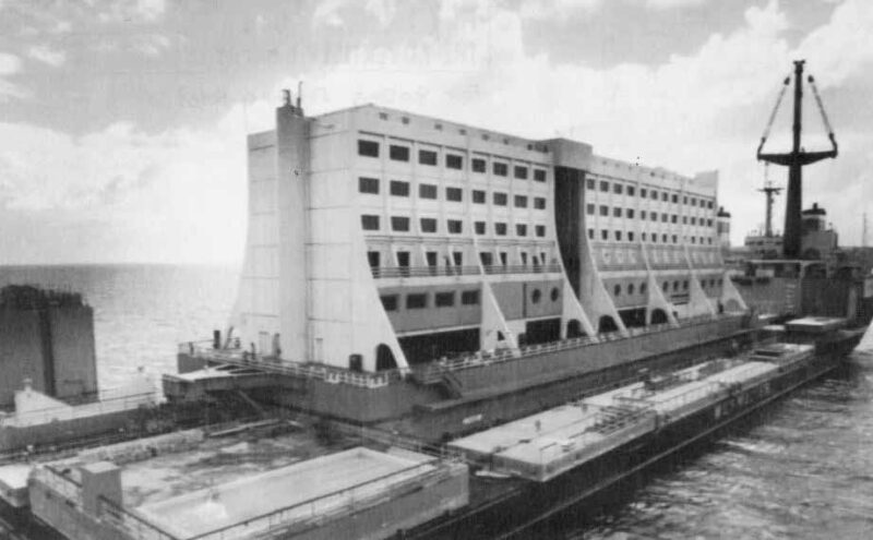 FloatingHotel05_-1