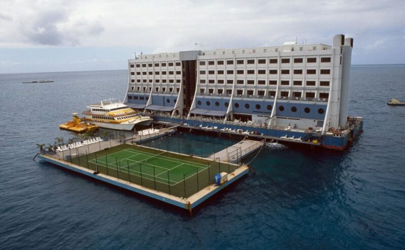 FloatingHotel11_